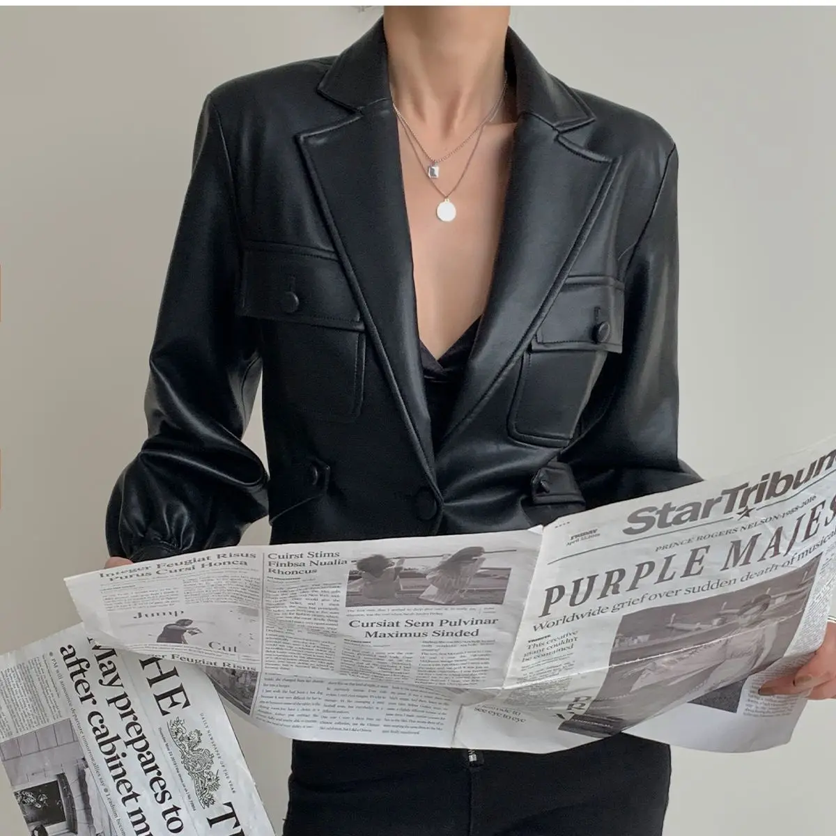 Autumn and Winter 2022 New Genuine Leather  Neck Button Waistband Design Pocket Short Slim Leather Dress Women