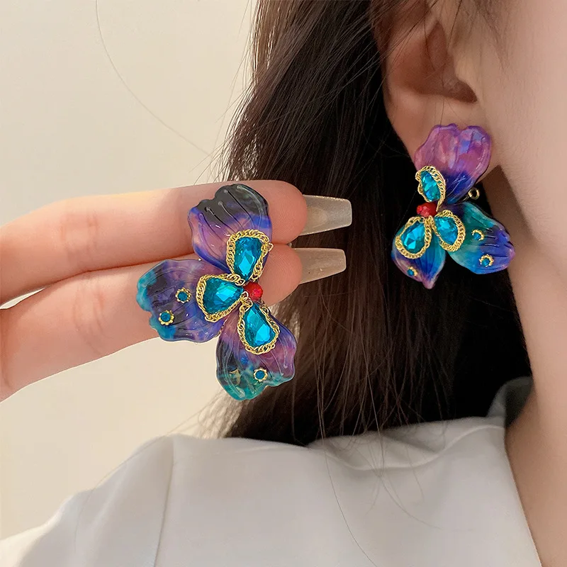 

Серьги-гвоздики женские из серебра 925 пробы с кристаллами