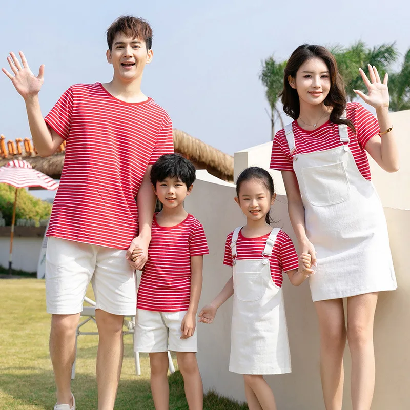

Mother Father and Kids Matching Coordinated Outfits for Family Mommy and Daughter Matching Clothes Dress Summer Dad and Son Sets