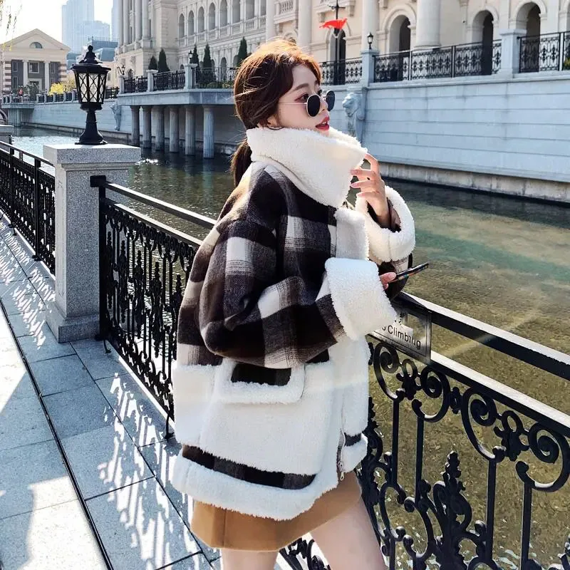 2022 Autumn Winter Plaid Jacket Women Elegant Chic Lamb Cashmere Patchwork Overcoat h Collar Thick Warm Coat Female top
