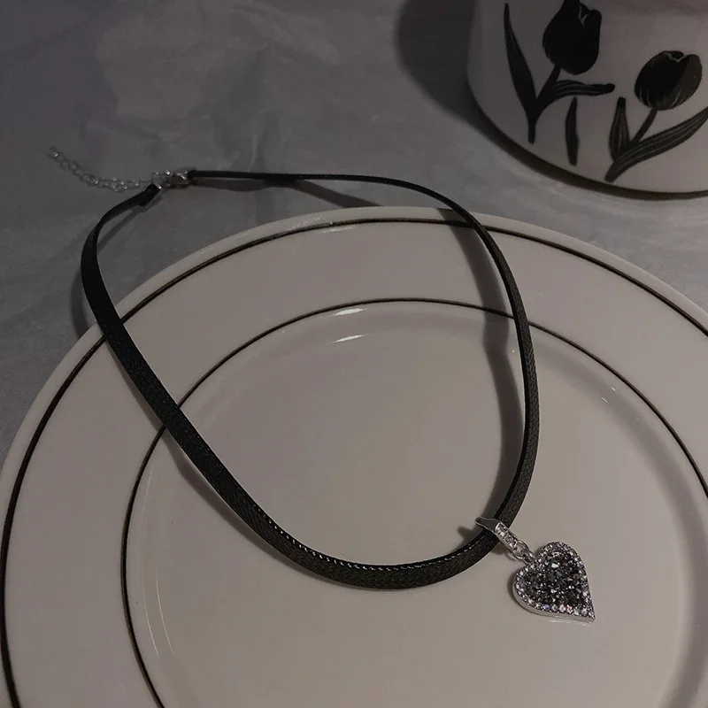 Ожерелье-чокер женское кожаное в готическом стиле