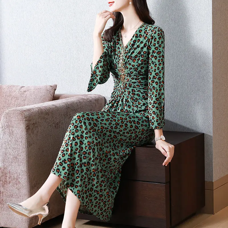 

Lady Cork Retro Conciliation Dress Female 2022 Autumn New Vast Woman Leopard Pearls Long sleeve V neck dress clothing tops