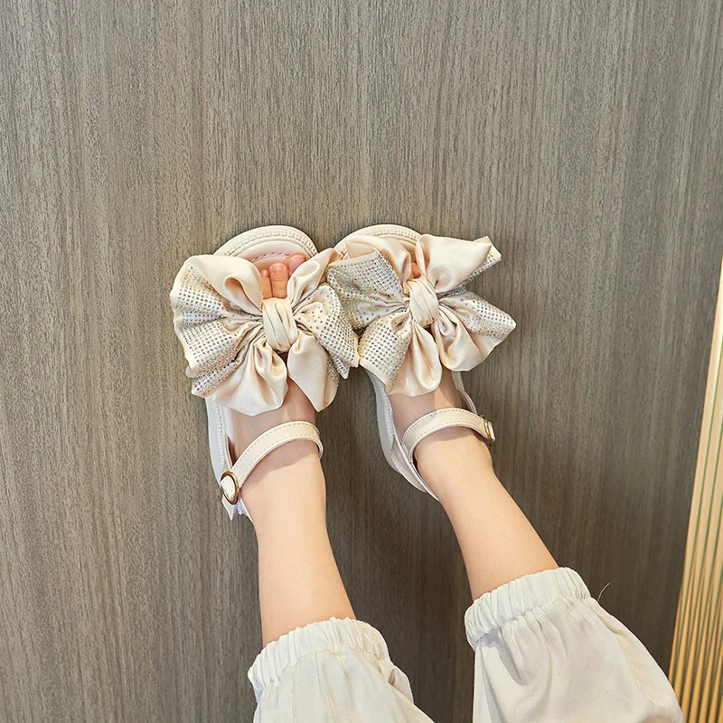 

Princess Girls Sandals 2023 Summer Big Bow Children's Soft Soled Peep-toe Beach Shoes Rhinestones Rubber Baby Kids Flat Sandals