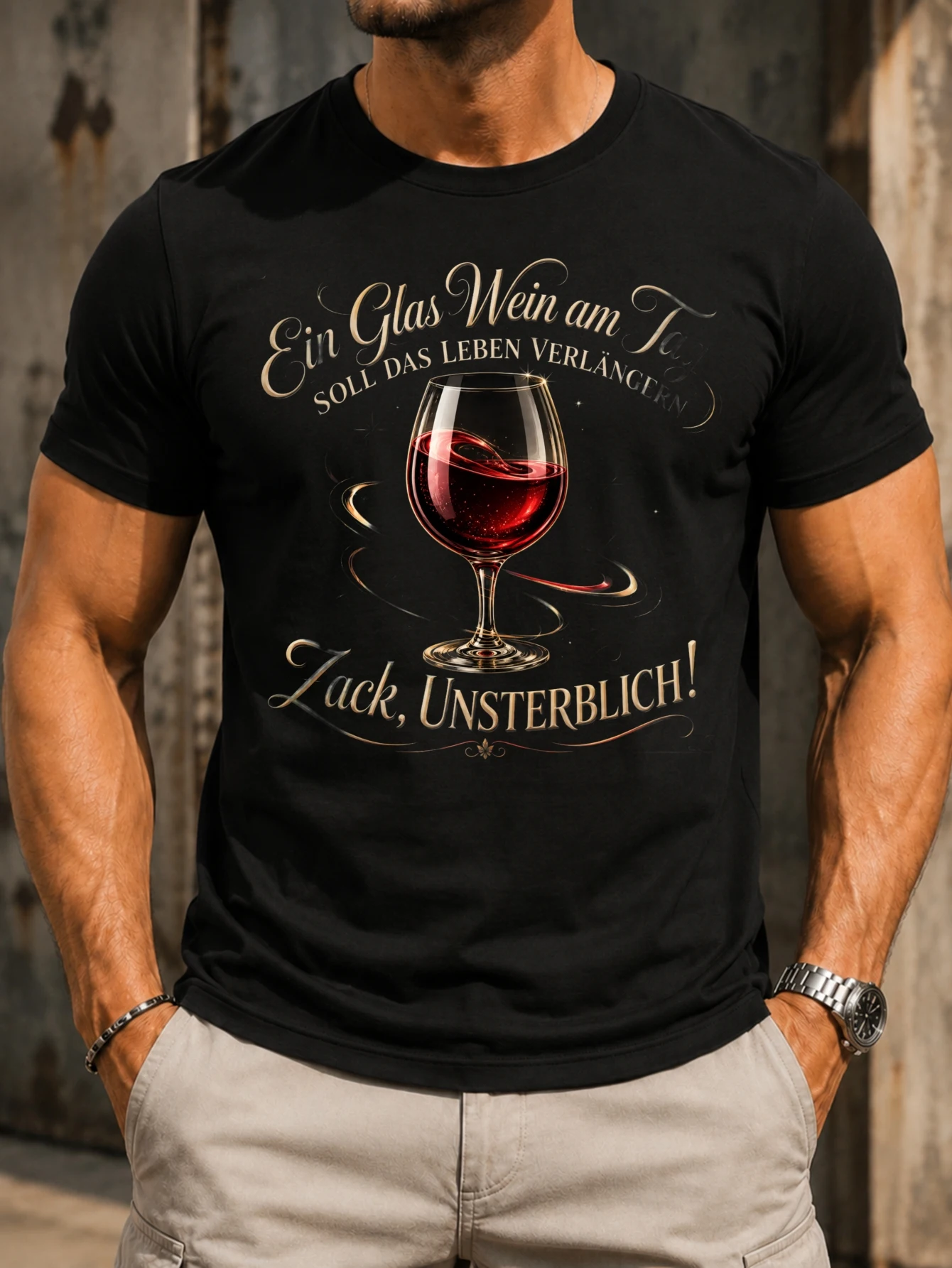 Фото Бокал для вина Ein Glas Wein Am Tag Zack Unsterblich, глянцевый, красный, с золотыми витальными узорами и элегантной винтажной надписью, унисекс, футболка. №1