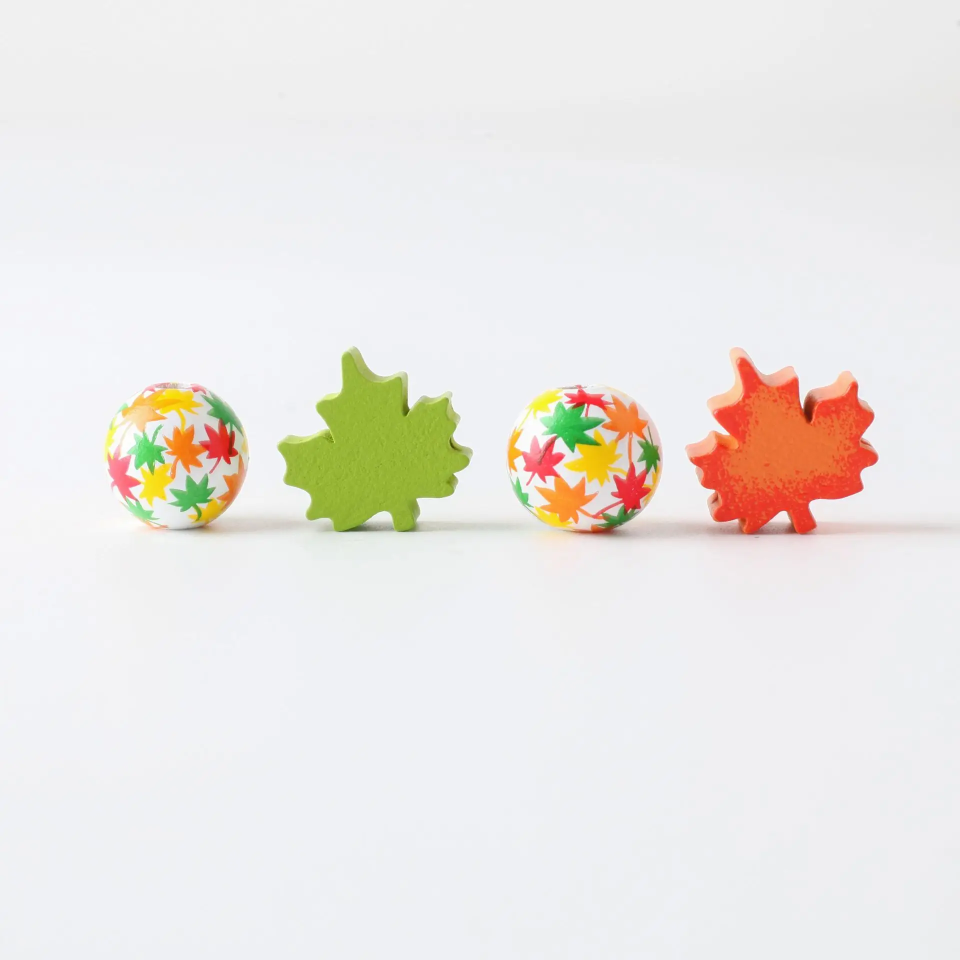 

Hot Selling 20Pcs/Pack Autumn Colorful Maple Leaf Print Wooden Loose Beads DIY Custom Crafts Kids Toys Jewelry Accessories