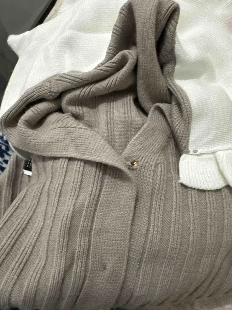 Женский вязаный кардиган Tossy с V-образным вырезом и контрастными карманами