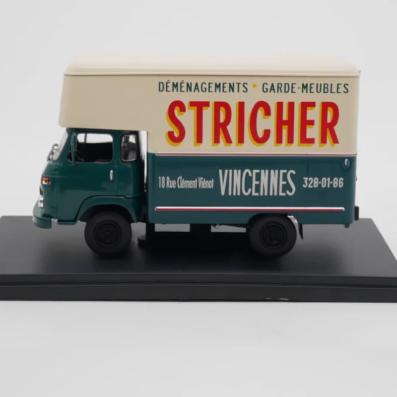 Литая в масштабе 1:43 модель автомобиля Saviem SG 2 из сплава