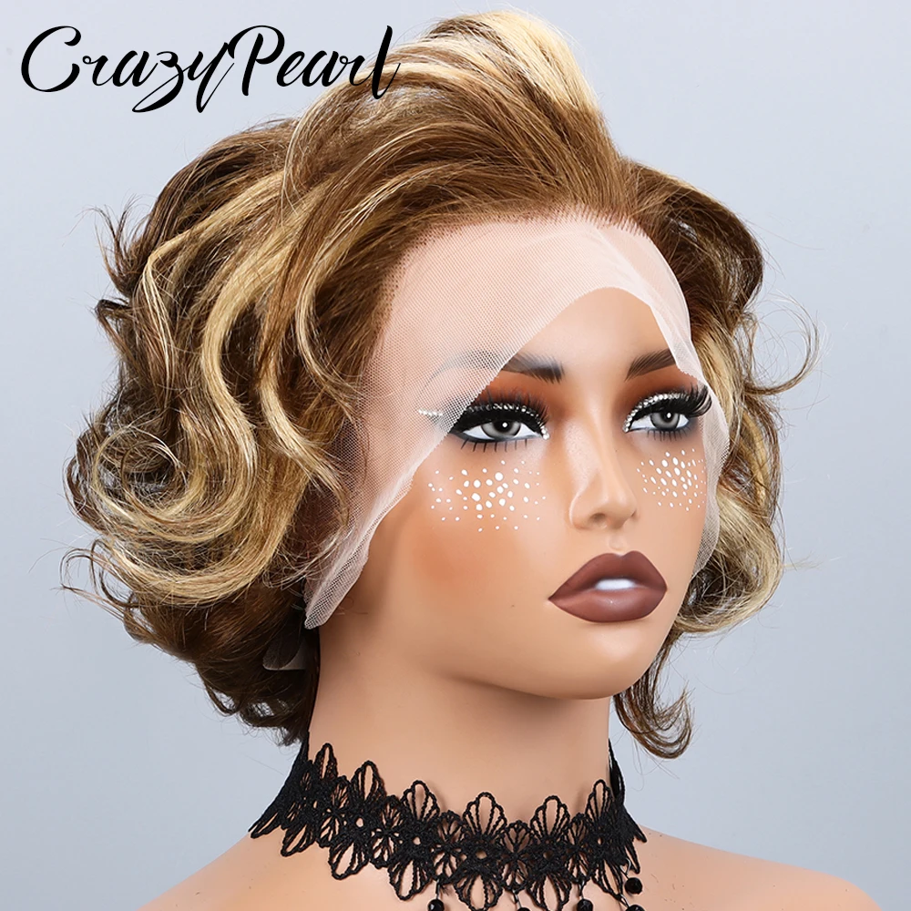 Фото Парик P4/27 Highlight Pixie Cut из натуральных волос, короткий, кудрявый, коричнево-русый градиент, с кружевной передней частью, предварительно выщипанный, с осветленными узлами, естественный вид №3