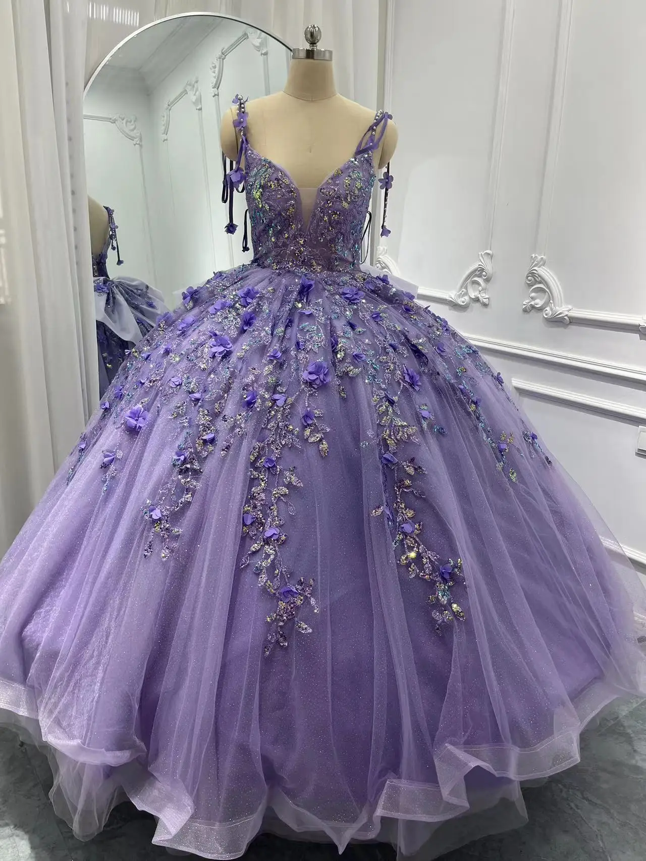 Великолепное 100% реальное изображение сиреневого платья Quinceanera с v-образным