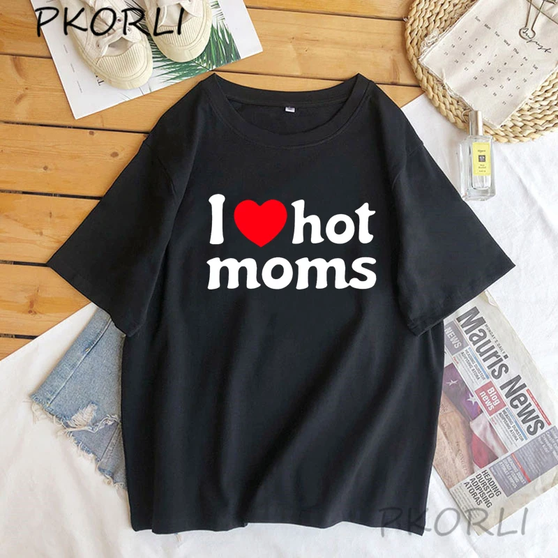 

Футболка женская с надписью «I Love Hot Mommy»