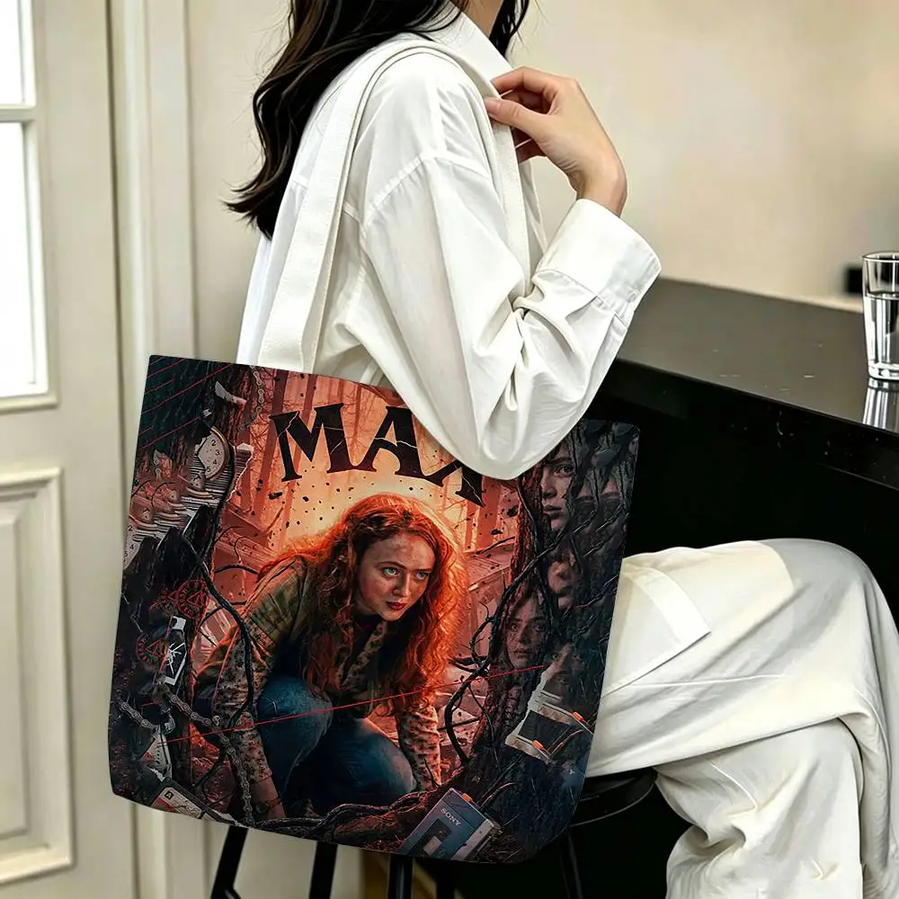 Фото Сумка-тоут из холщовой ткани с принтом Sadie Sink Stranger, сумка через плечо, сумка для поездок на работу, сумка для покупок для мам №3
