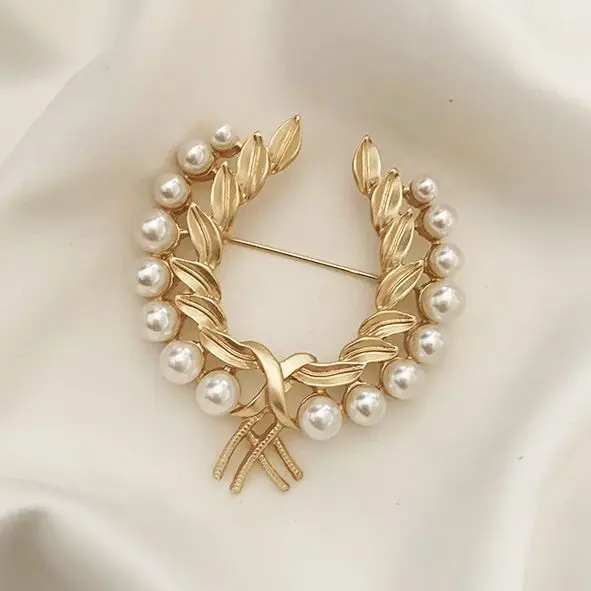 

Pearl Corsage Circular Wheat Ear Brooch Women High-end Elegant Spike Suit Accessories Party Jewelry Luxury Crystal Star Pins