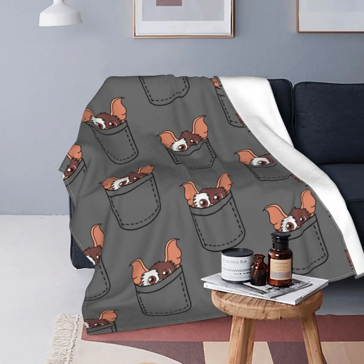 

Gizmo Pocket Hide Blanket Film Cool Fleece Blanket Travel Soft Cheap Bedspread