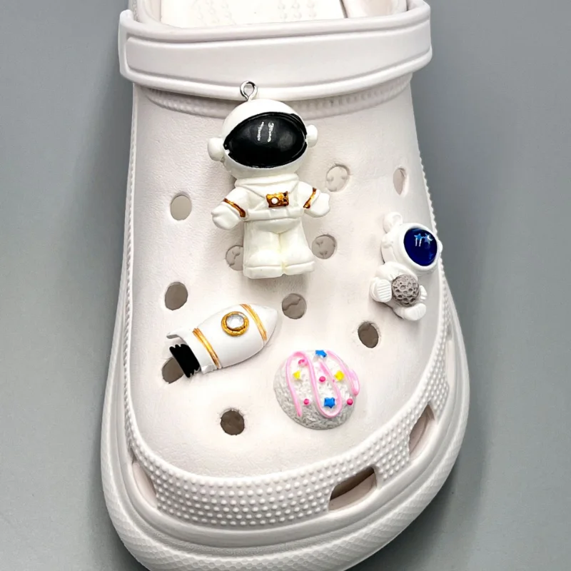 8Pcs/Set Lovely Outer Space Astronauts Sandals Shoe Charms Accessories  Diy Shoe Decoration For Croc Jibz Kids X-Mas Gift