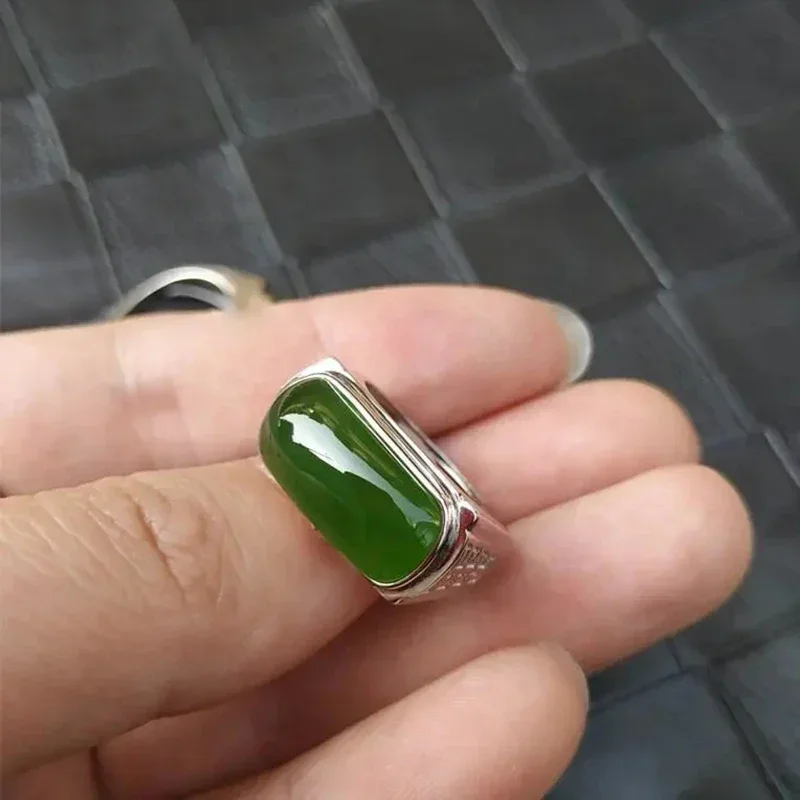 Серебряное кольцо с нефритом для женщин