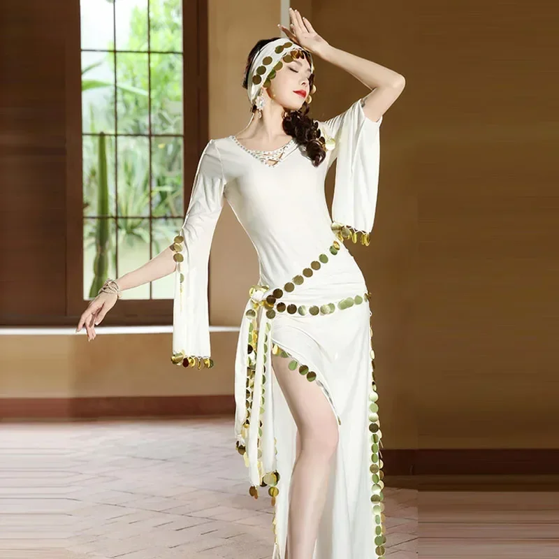Женский костюм для танца живота с расклешенными рукавами и блестками