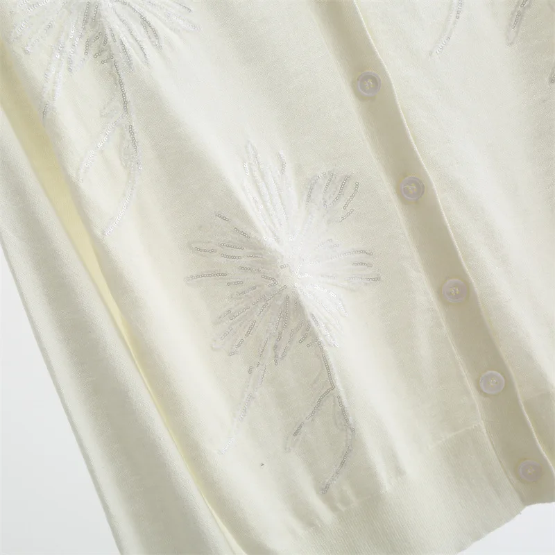 Женский осенний кардиган с вышивкой и блестками