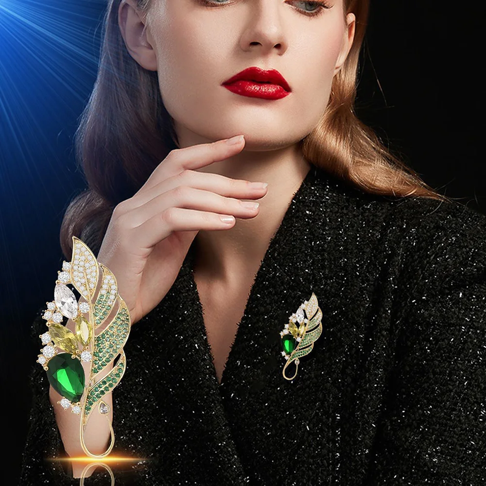 Элегантная Брошь в ретро стиле с изумрудами виде листьев женская эксклюзивная
