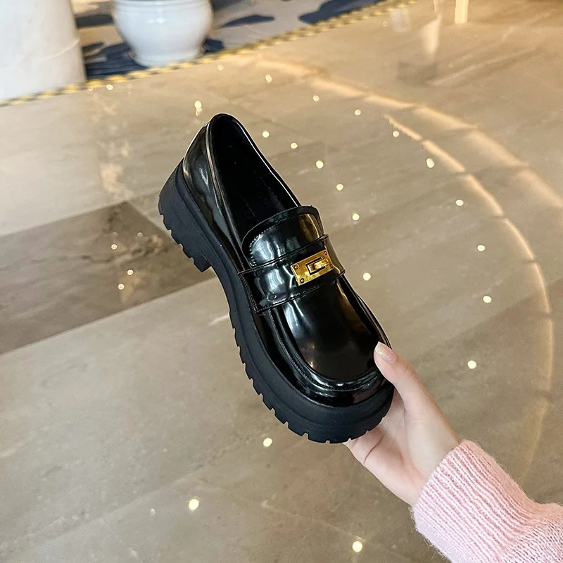 2023 New Women's Single Shoes Leather Round Toe Thick Bottom Gold Buckle Slip-on Loafers Women's Small Leather Shoes