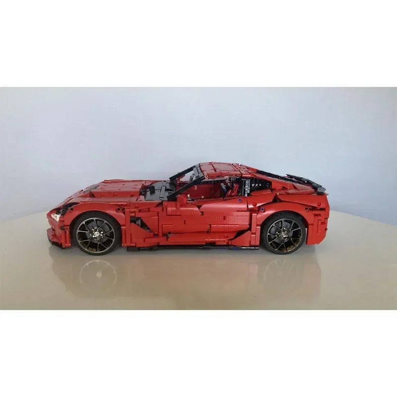 Классический спортивный автомобиль 1:8 пластиковый конструктор