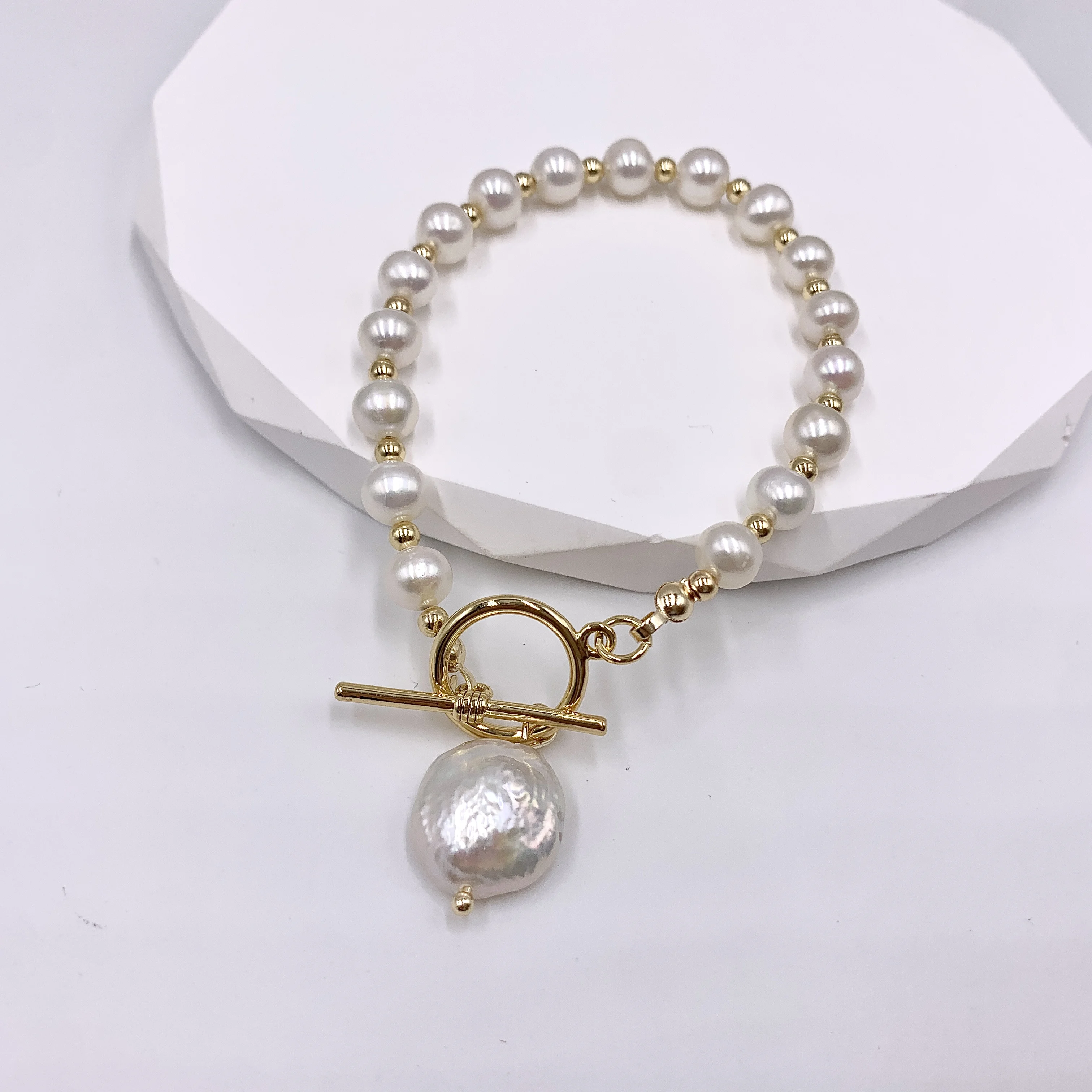 

Punk 2022 Pearl Pendant Female Glamour OT Clasp Bracelets Fashionable Bohemia Jewelry Gifts