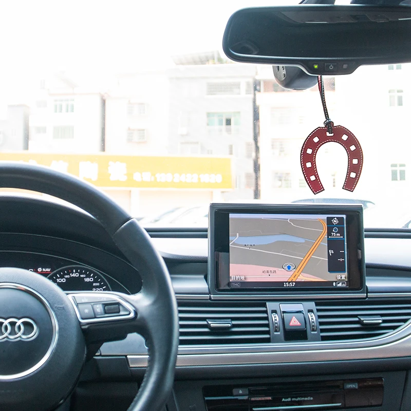 Palm grain first layer cowhide horseshoe bag pendant Hand-stitched U-shaped leather bag pendant H's pony pendant