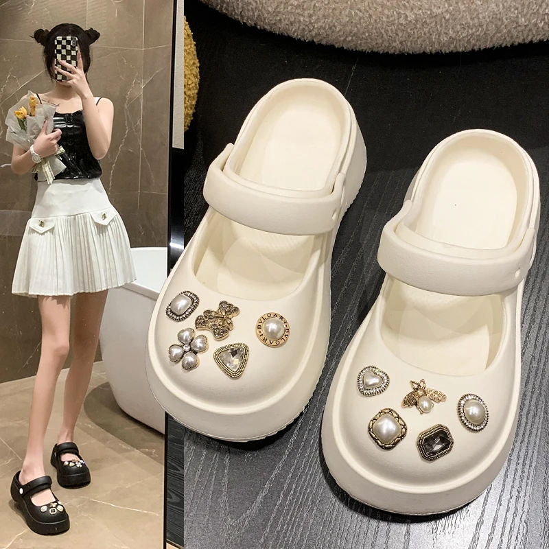 

Шлепанцы женские на платформе, пляжные сандалии с мультяшным украшением, с дырками, уличные деформационные тапочки, лето 2023