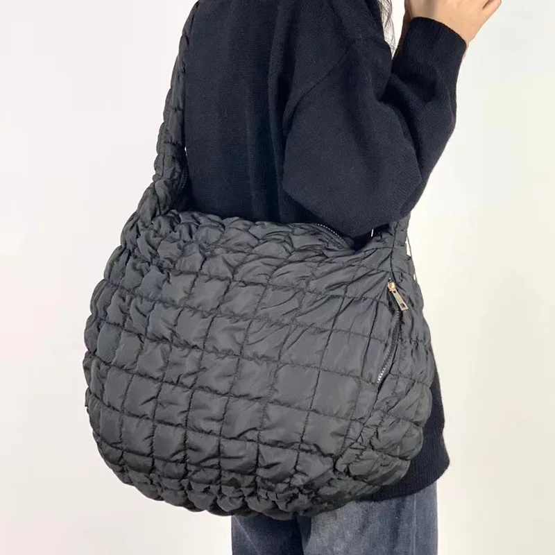 

Cloud Pleated Diagonal Cross Bag for Women Large Capacity and Lightweight Lingge Dumpling Bag Quilted Shoulder Bag