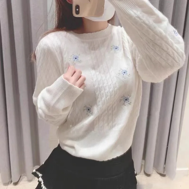 

2022 Early Fall Women Sweater Embroidery Flower O-Neck Loose Knitted Top
