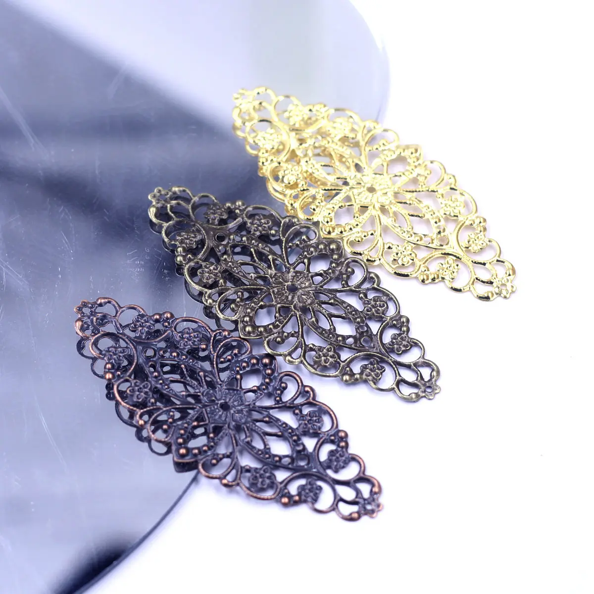 

500Pcs Connectors Wraps Filigree Flower Oval Alloy For Pendants Decorate Embellishments Scrapbooking Jewelry DIY Finding 80mm