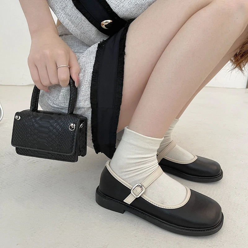 

2022 Lolita Style Women Flats Shoes Leather Mary Janes Spring Autumn JK Uniform Shoes Loafers Woman Buckle Strap Black White New