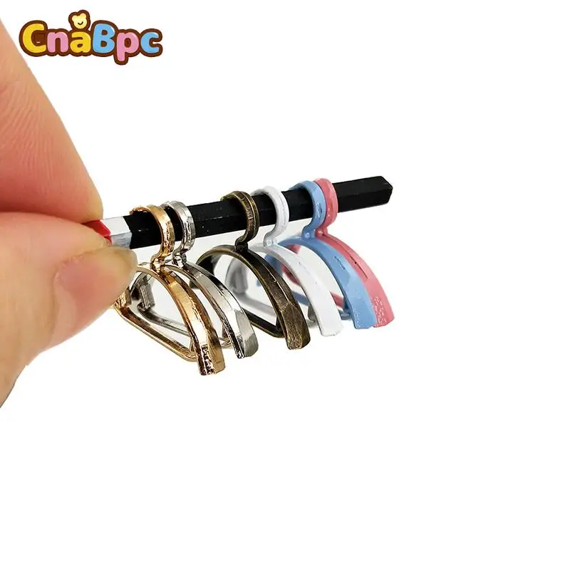 

4pcs/set Retro Dollhouse Metal Hangers Doll Accessories For Doll 1/6 Doll Clothes Mini Dolls Miniature Hanger 1.8x2.5 cm
