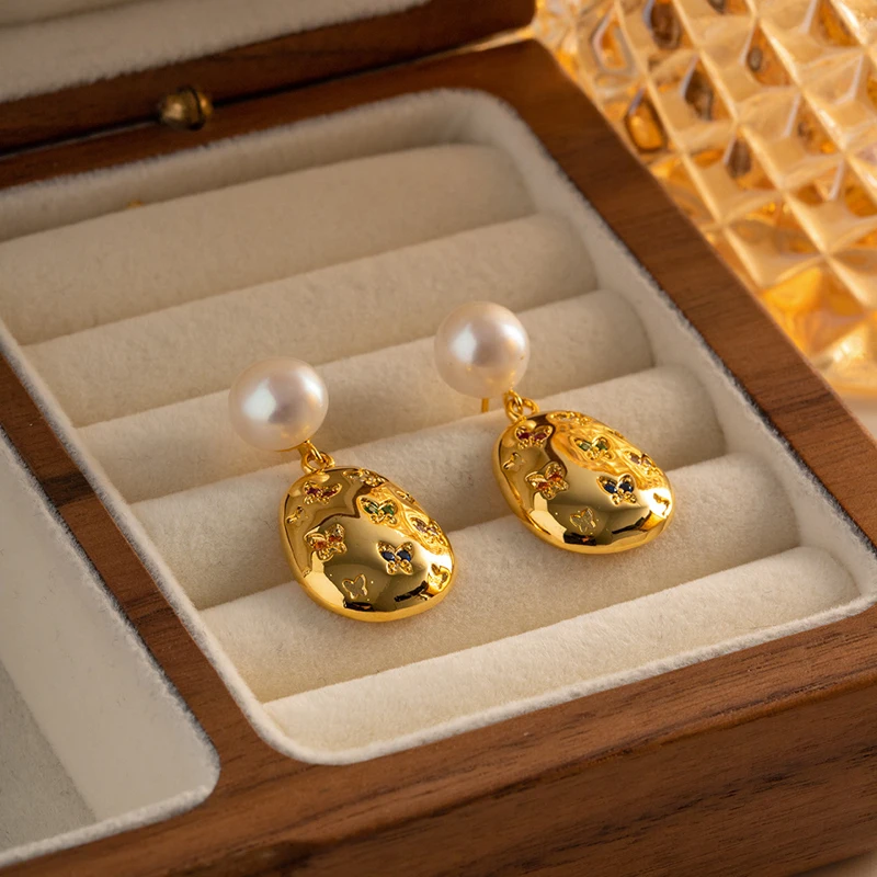 

Женские серьги-гвоздики в стиле барокко