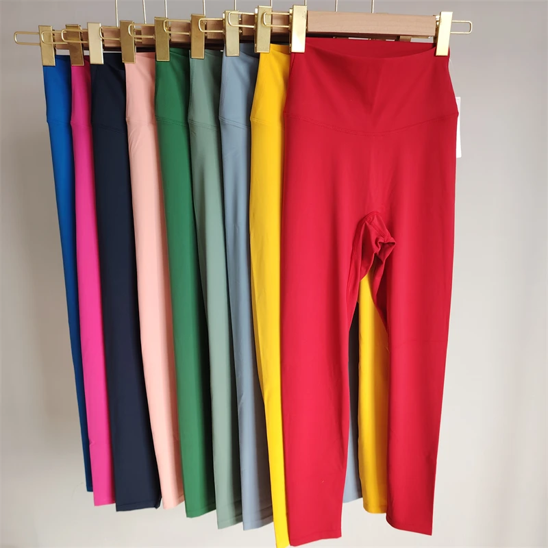 Женские спортивные однотонные леггинсы