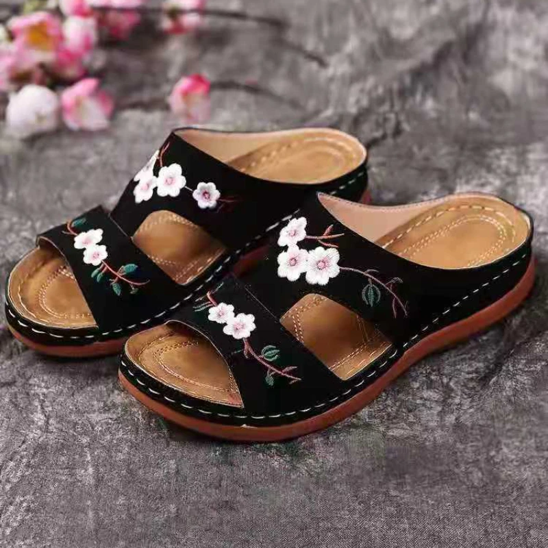 

Kadın terlik oyalamak çiçekler deri kadın sandalet 2023 açık ışık rahat takozlar terlik kadınlar için yaz ayakkabı üzerinde