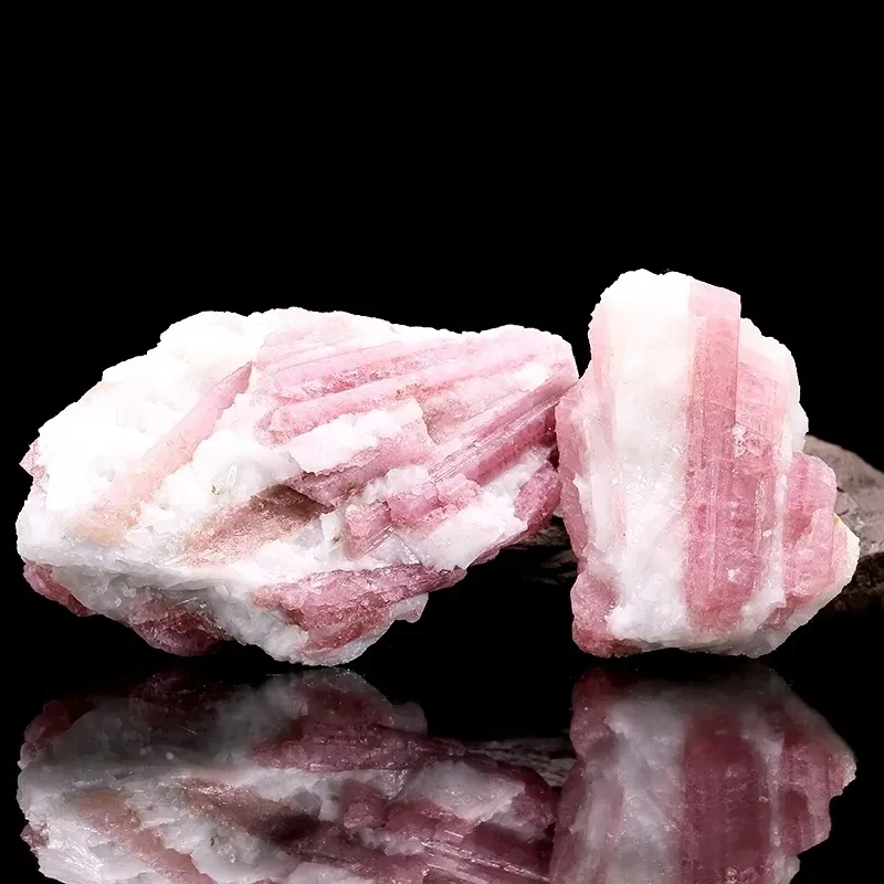 Brazil Red Tourmaline Crystal Natural Stone Mineral Crystal Gem Collection Ornaments Geological Science One Object One Picture