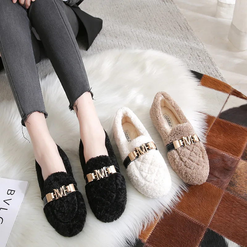 Fashion Metal Letter Design Plush Shoes Women Winter Outdoor Plush Platform Shoes Slip-on Flats Warm Faux Fur Large Women Shoes