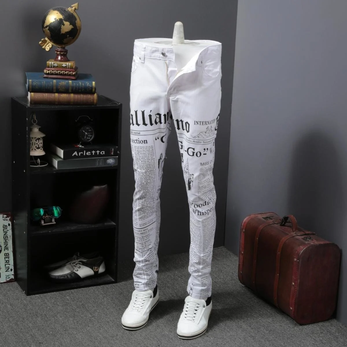 

Fashion Korean Newspaper Print Jeans For Slim Fit Casual Denim Pants Streetwear Trousers Men Clothes