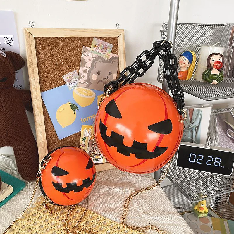 

2023 New European and American Fashion Trend Creative Funny Halloween Pumpkin Demon Acrylic Chain Women's Bag Crossbody Bag