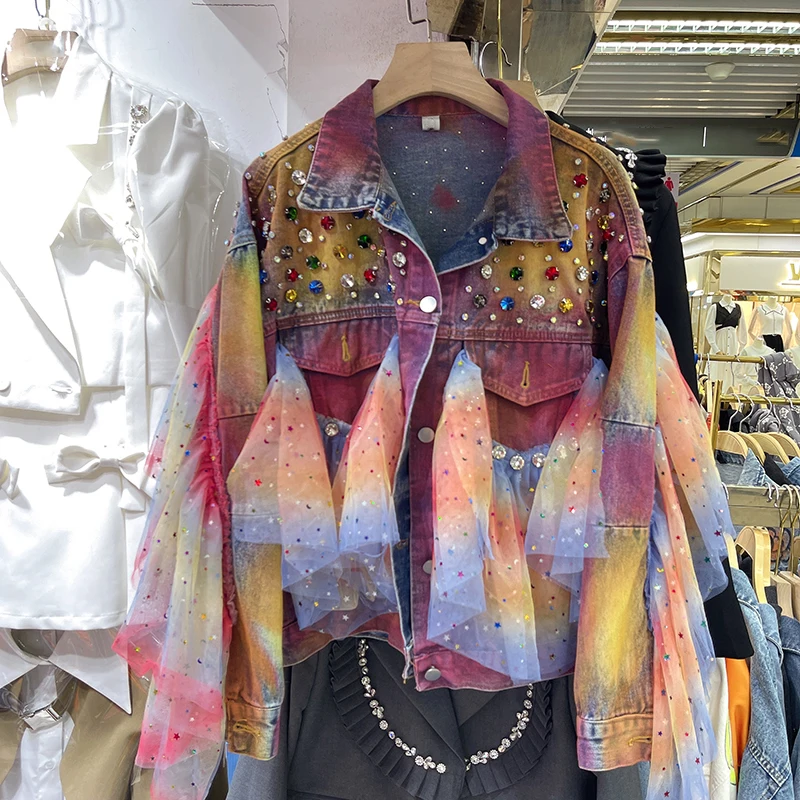 

Куртка женская джинсовая короткая с большими карманами и блестками