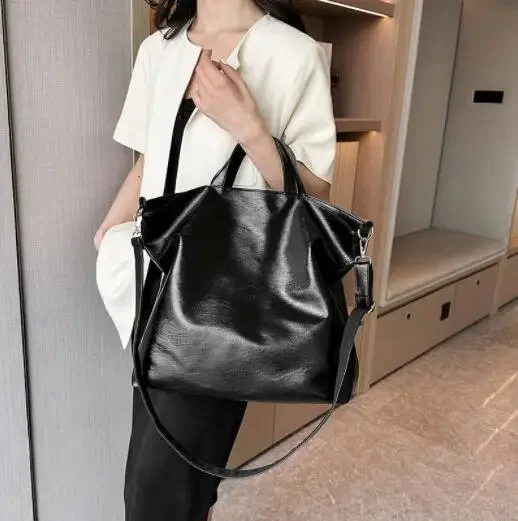 

2023 Female Large Shoulder Bag Aesthetic Black Lacquer Oil Wax Leather Ladies Hobos Handbag Female Roomy Commuter Crossbody Bags