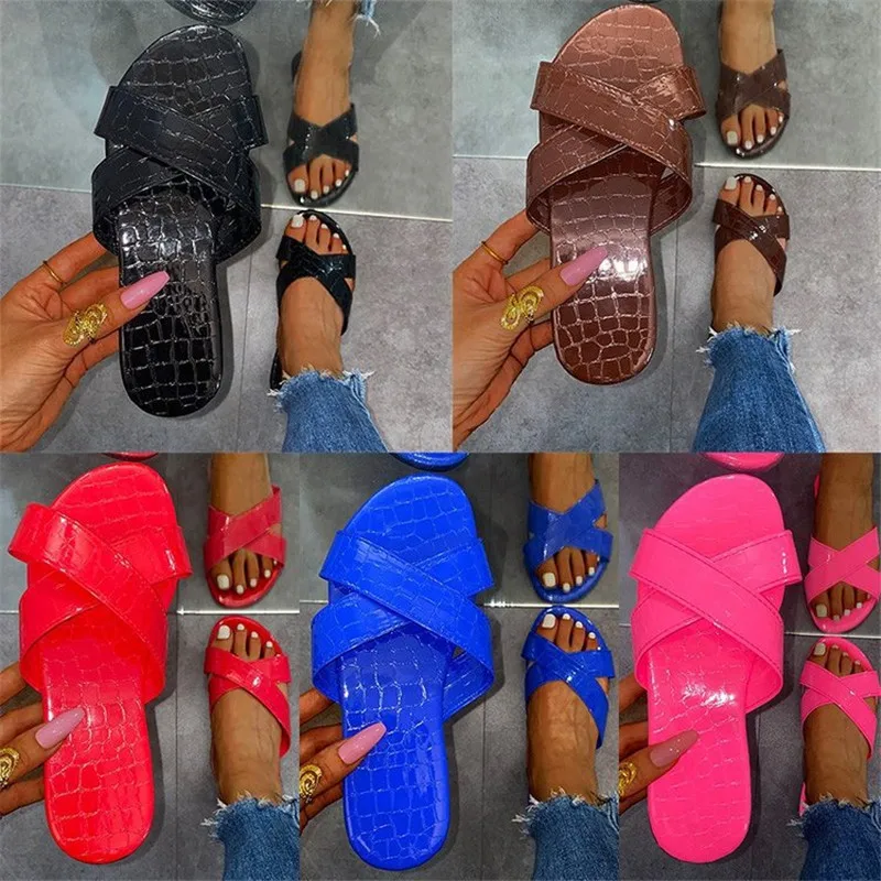 

2022 European and American women's new casual cross flat beach slippers 1820