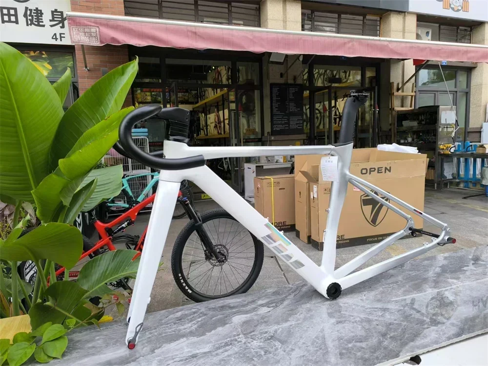 TWITTER C4 ultra-clear aluminum alloy road frame disc brake 12*142mm' barrel axle + carbon fiber fork seatpost