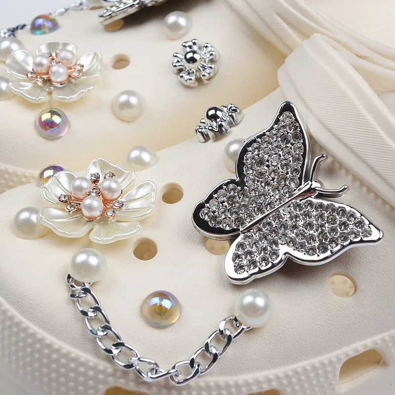 

Лидер продаж 2023, 1 комплект, женские сандалии, новый дизайн, Кроксы, подвески, драгоценный камень, крутые украшения для обуви Kwaii, жемчужные металлические аксессуары, Новинка