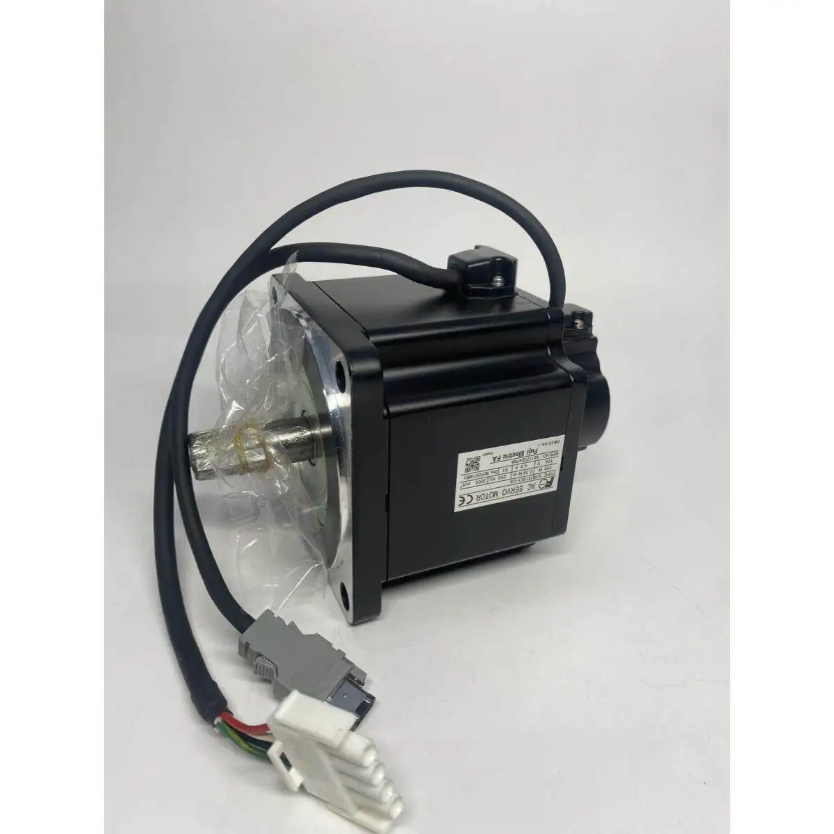 Фото Серводвигатель Fuji GYC2011 DC1-CA/GYC751DC1-SA (400 Вт/200 Вт/100 Вт) в наличии №3