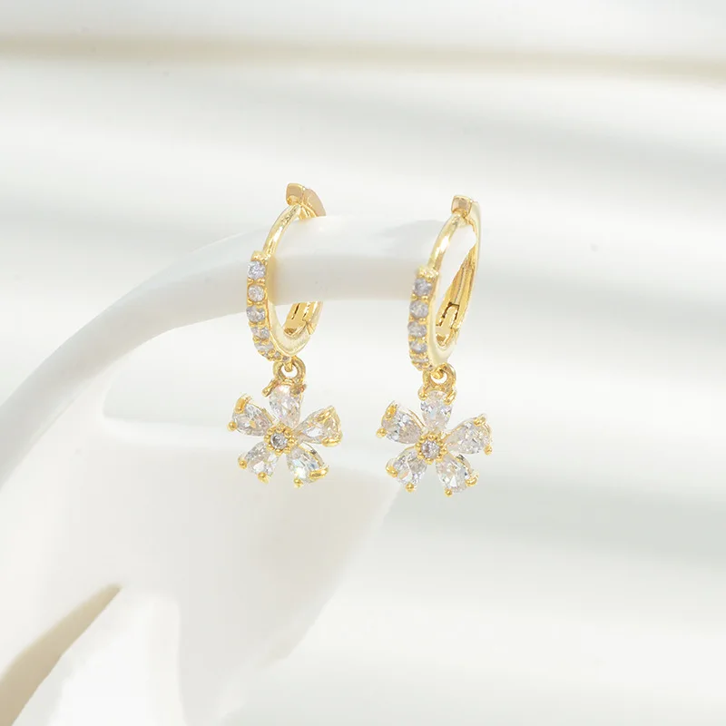 

Fashion New Product Micro Inlaid Zircon Flower Ear Clips Sweet Cute Lady Small Fresh Petal Earrings Fairy Style for women