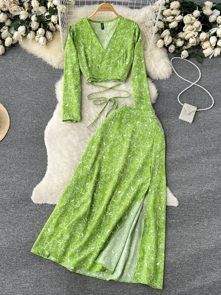

2023 Spring and Autumn Holiday Style Retro Floral Suit Women's Long-sleeved French Slim V-Neck Top + Split Skirt 2-Piece Set