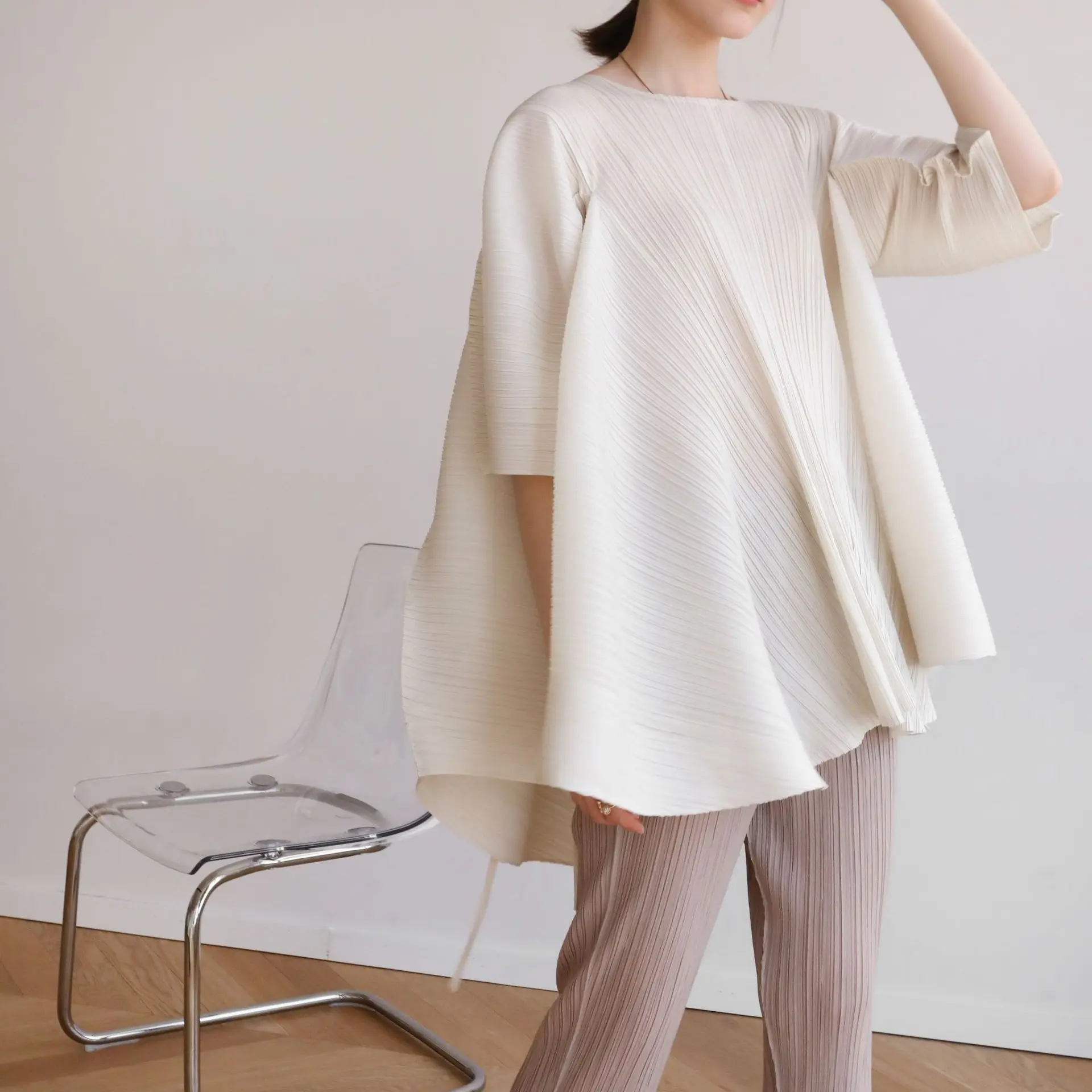 

2022 summer new Miyake pleated ladies fashion casual temperament loose Hepburn style personality fashion T-shirt