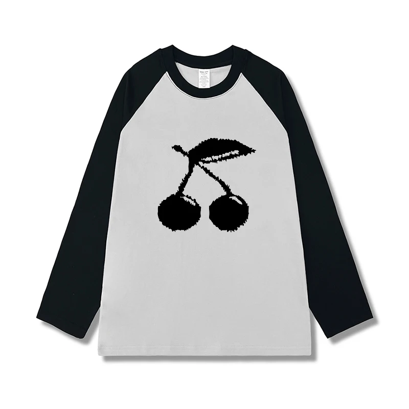 Футболка женская оверсайз с длинным рукавом круглым вырезом и принтом вишни