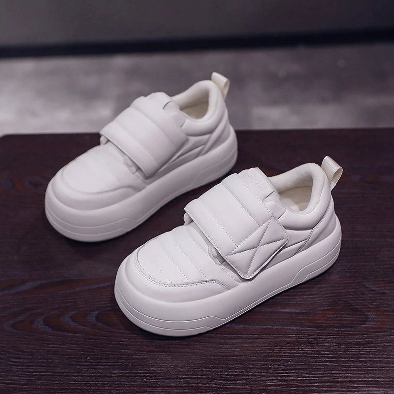 

Women's 2022 Winter New Fashion Casual British Style Versatile Comfortable Baotou Retro Flat Bottom Lazy Little White Shoes